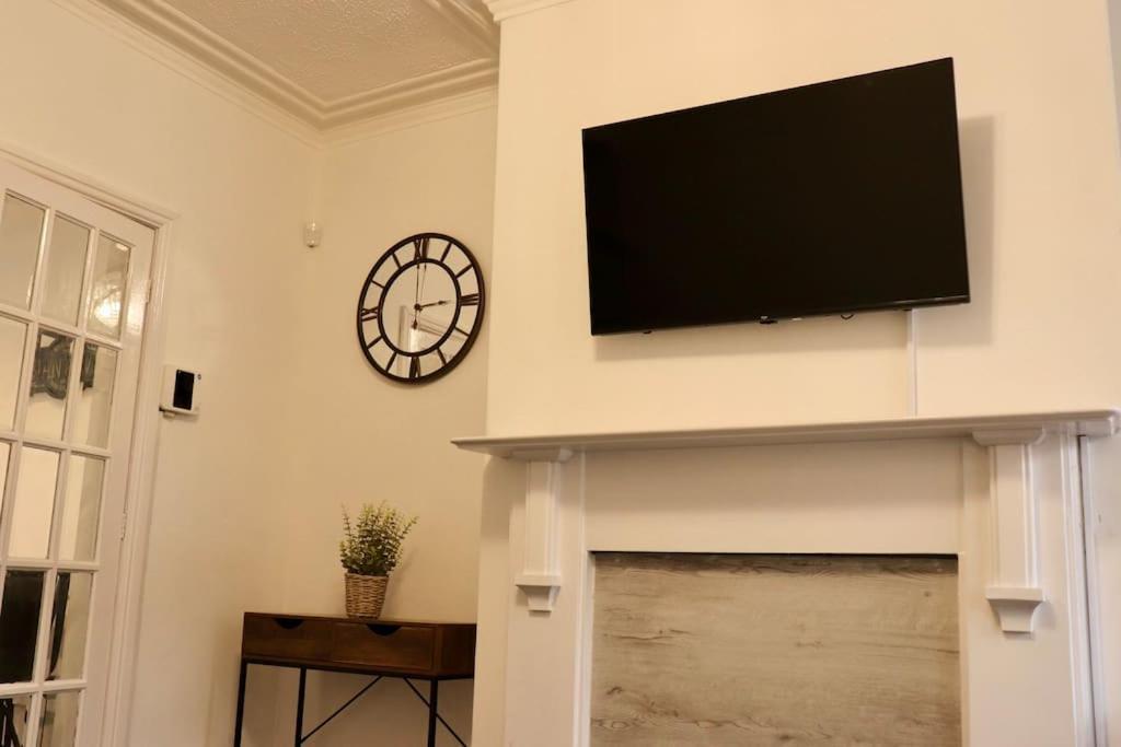 Charming 3 Bedroom Property Free Wifi & Parking Leeds  Exterior foto
